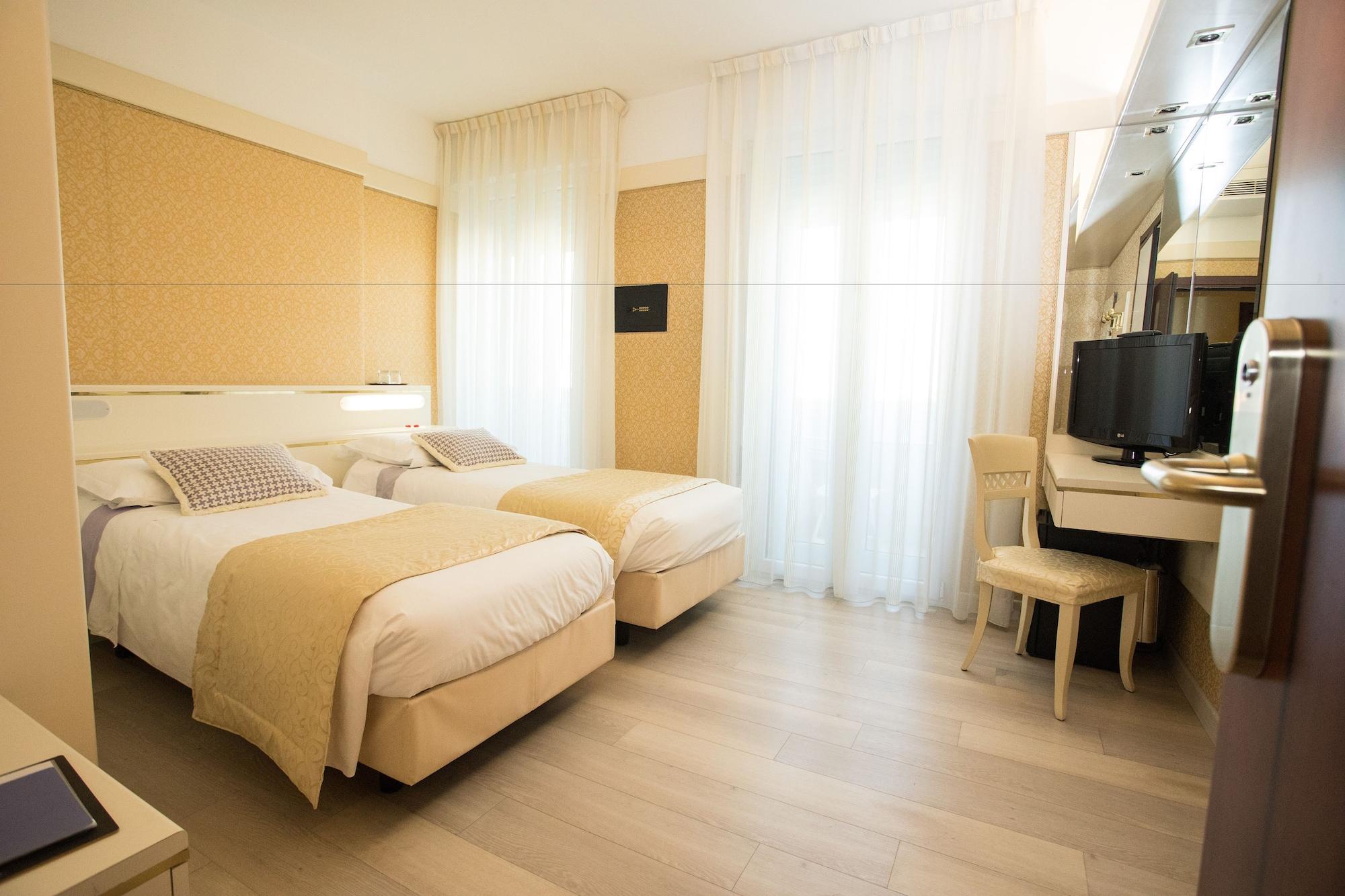Hotel Bristol ซอตโตมารีนา ภายนอก รูปภาพ