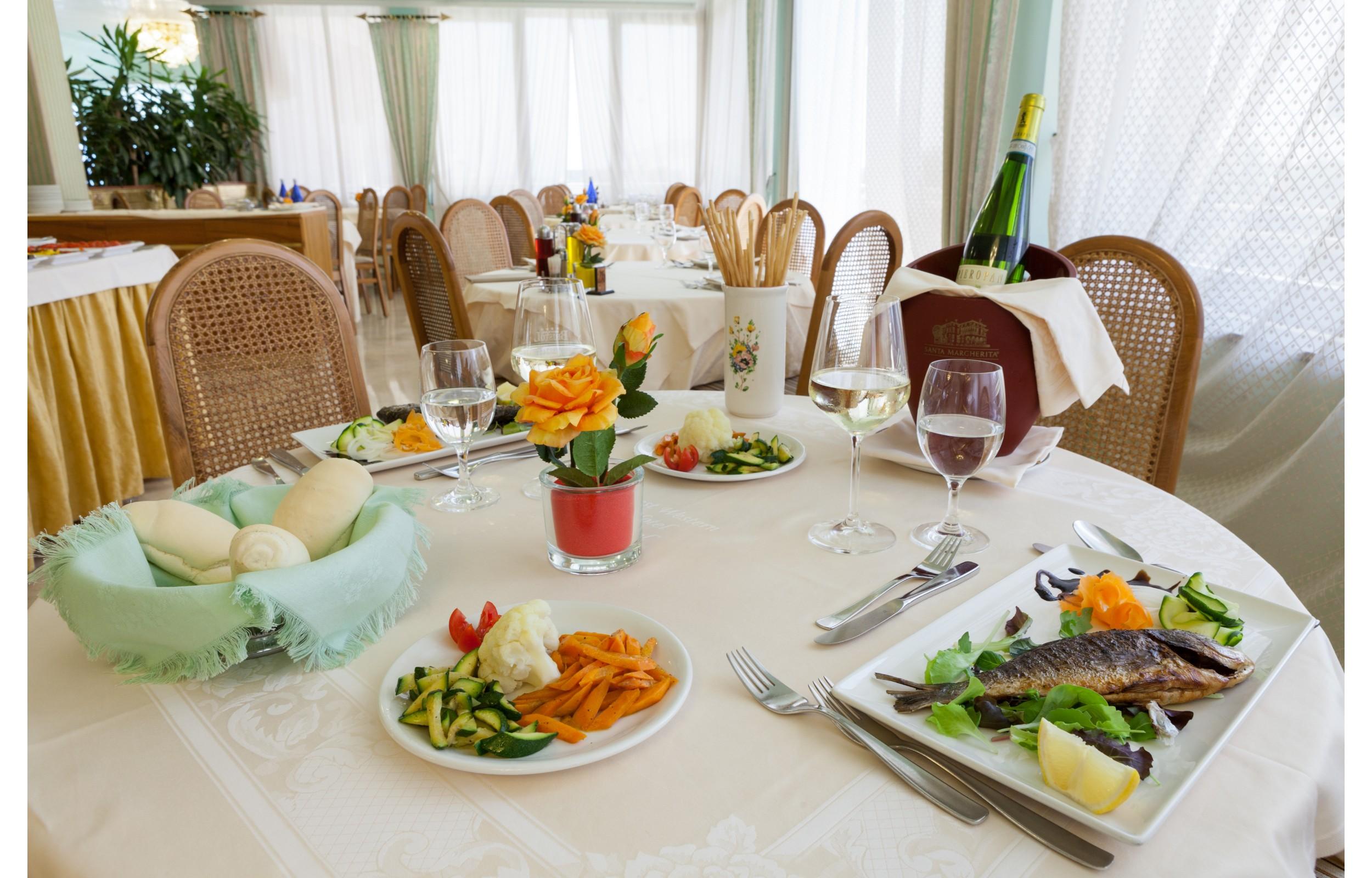 Hotel Bristol ซอตโตมารีนา ภายนอก รูปภาพ