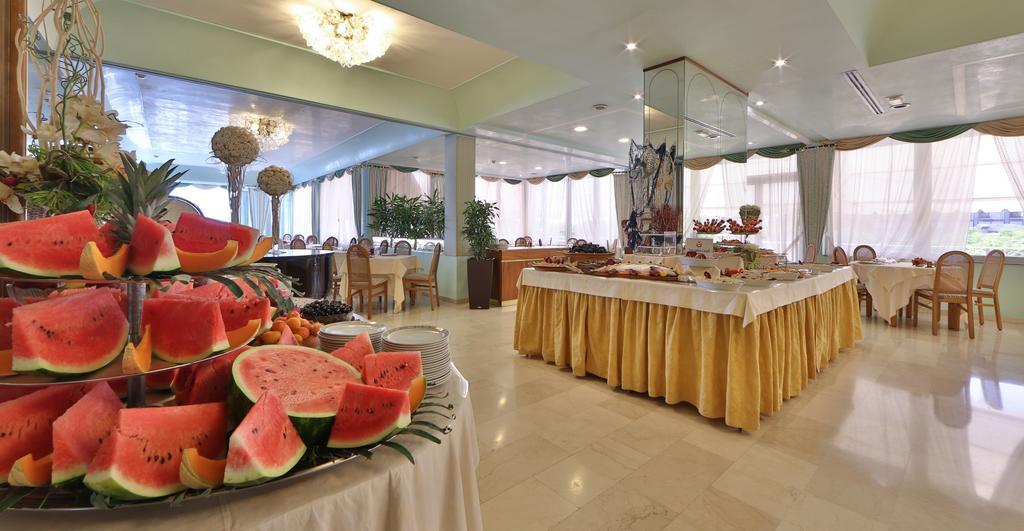 Hotel Bristol ซอตโตมารีนา ภายนอก รูปภาพ